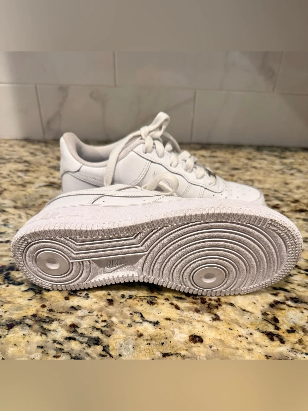 Nike Air Force 1 Unisex White Low Top Lace-Up size 4Y